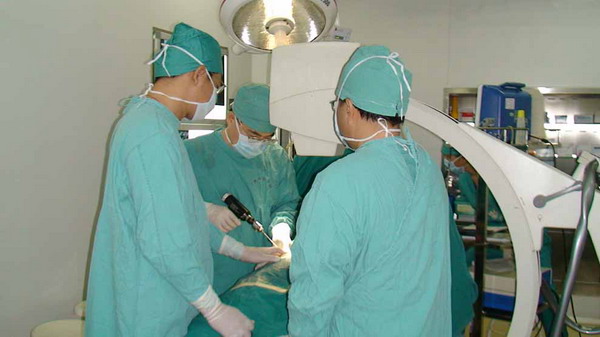 可透视外置接骨板固定治疗跟骨骨折